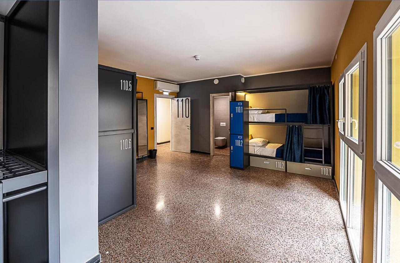 Marathon Hostel Janov Exteriér fotografie