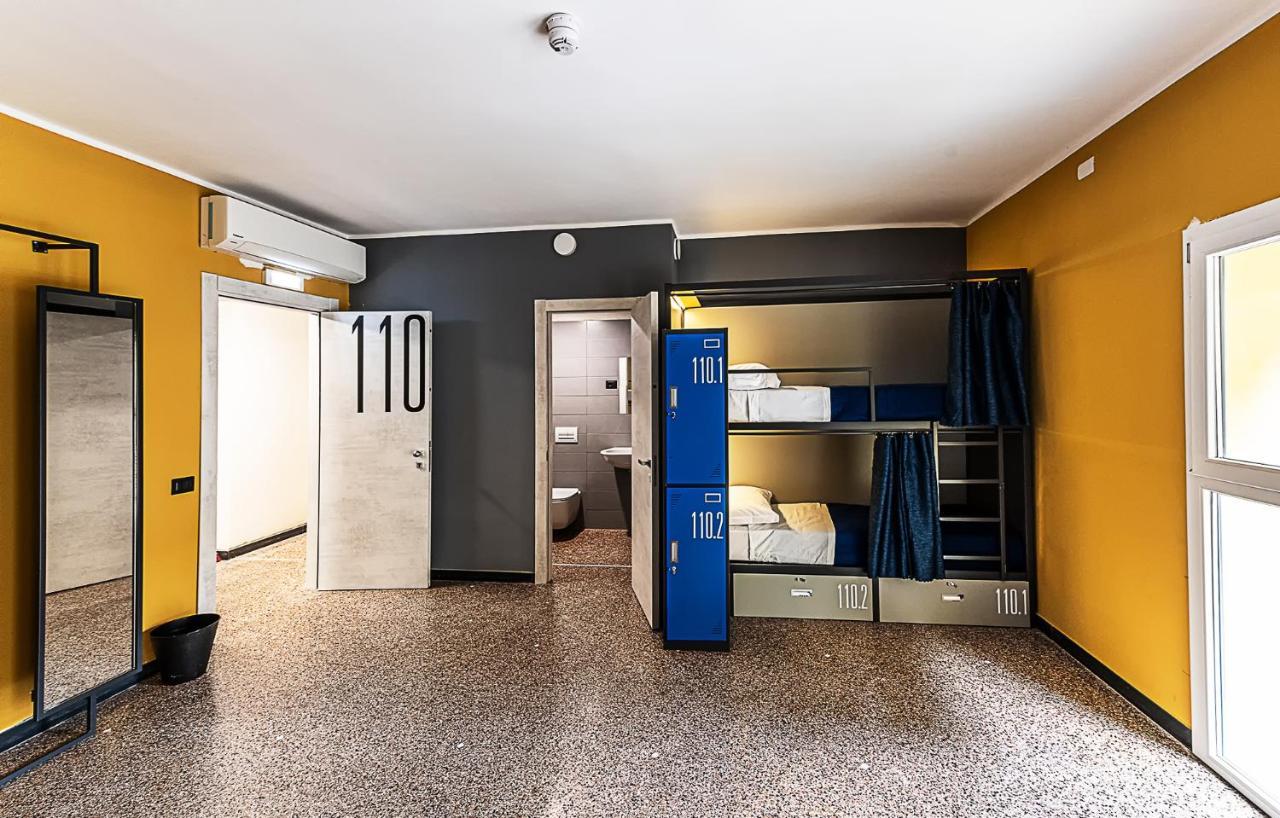 Marathon Hostel Janov Exteriér fotografie