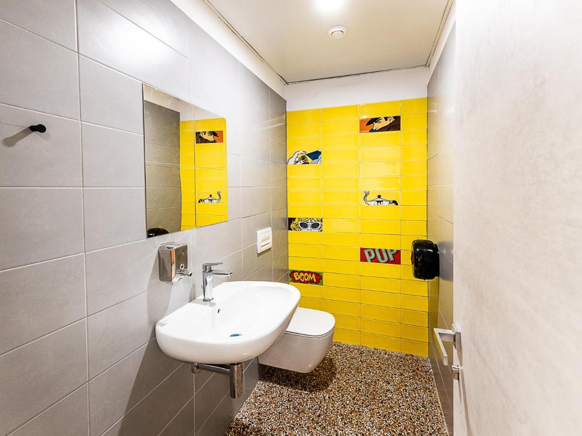 Marathon Hostel Janov Exteriér fotografie