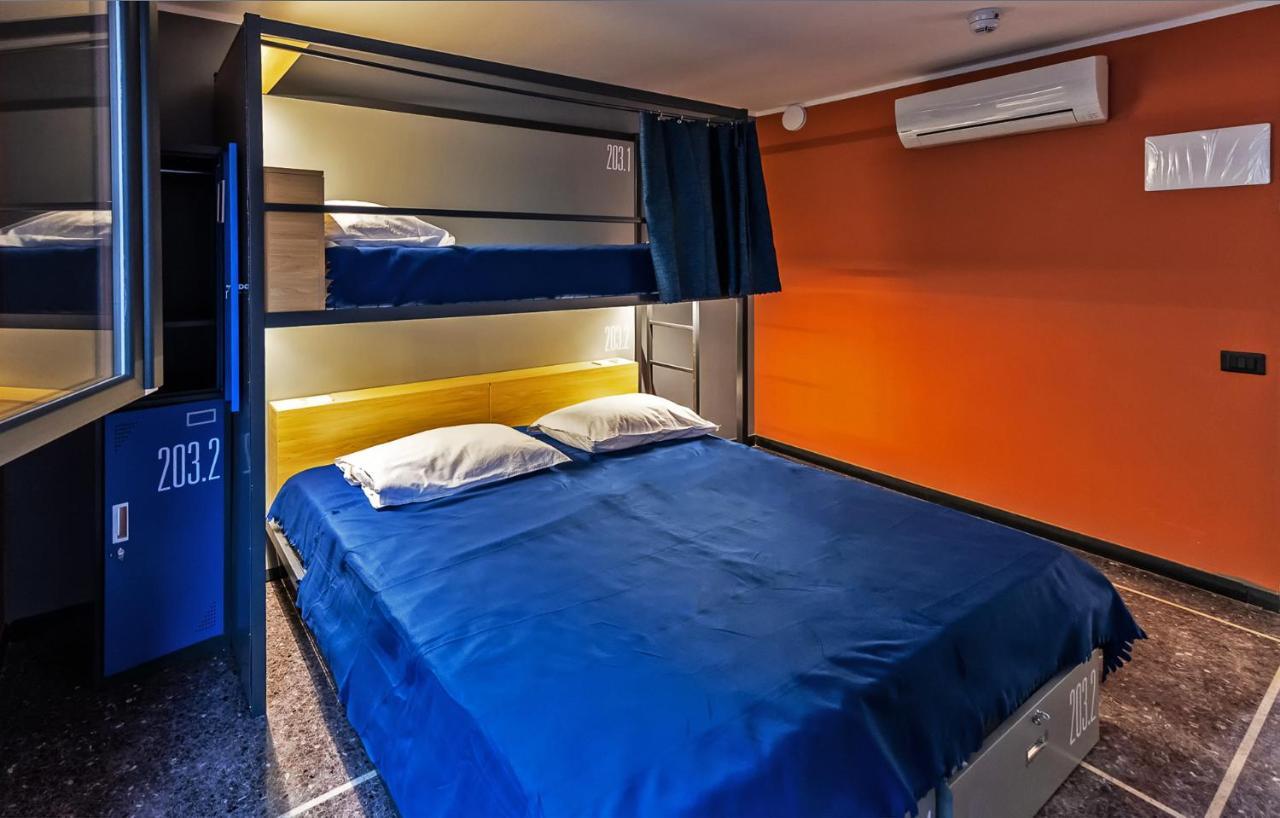 Marathon Hostel Janov Exteriér fotografie