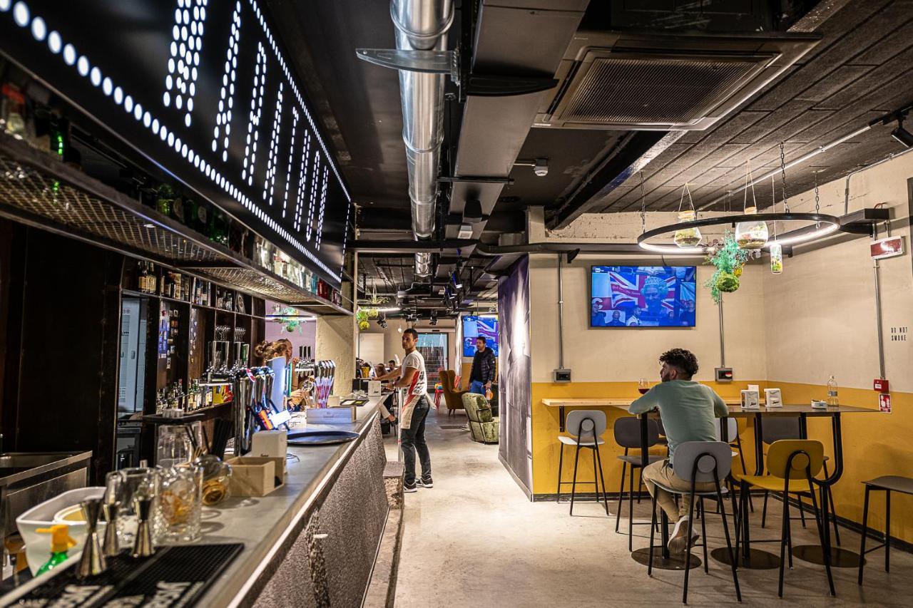 Marathon Hostel Janov Exteriér fotografie