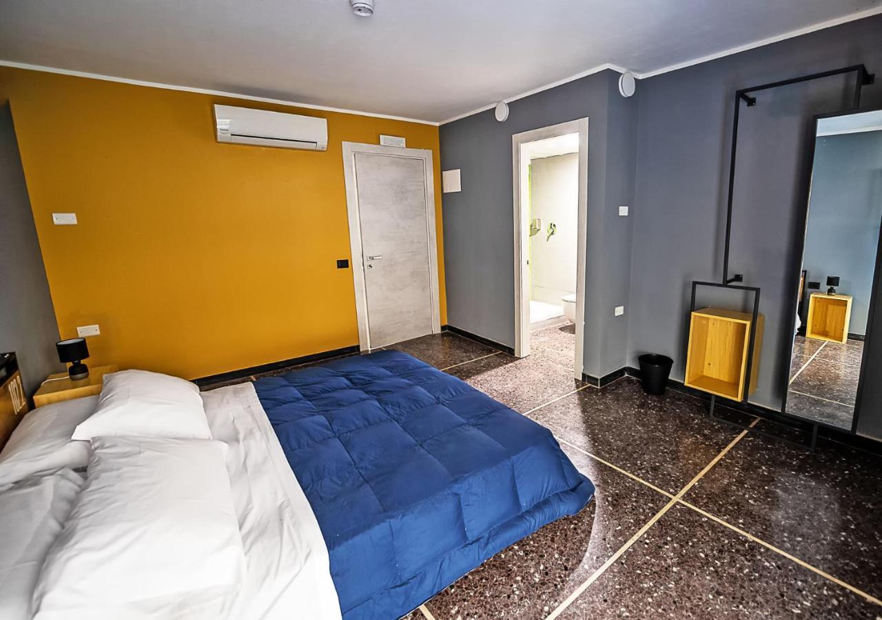 Marathon Hostel Janov Exteriér fotografie
