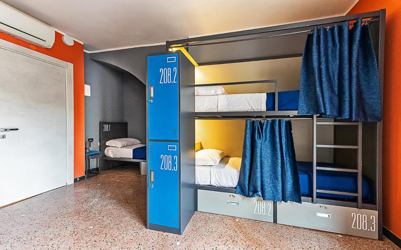 Marathon Hostel Janov Exteriér fotografie