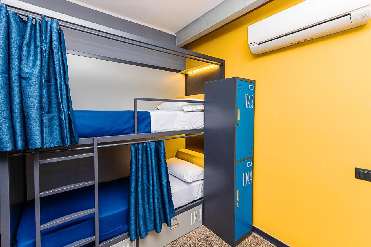 Marathon Hostel Janov Exteriér fotografie