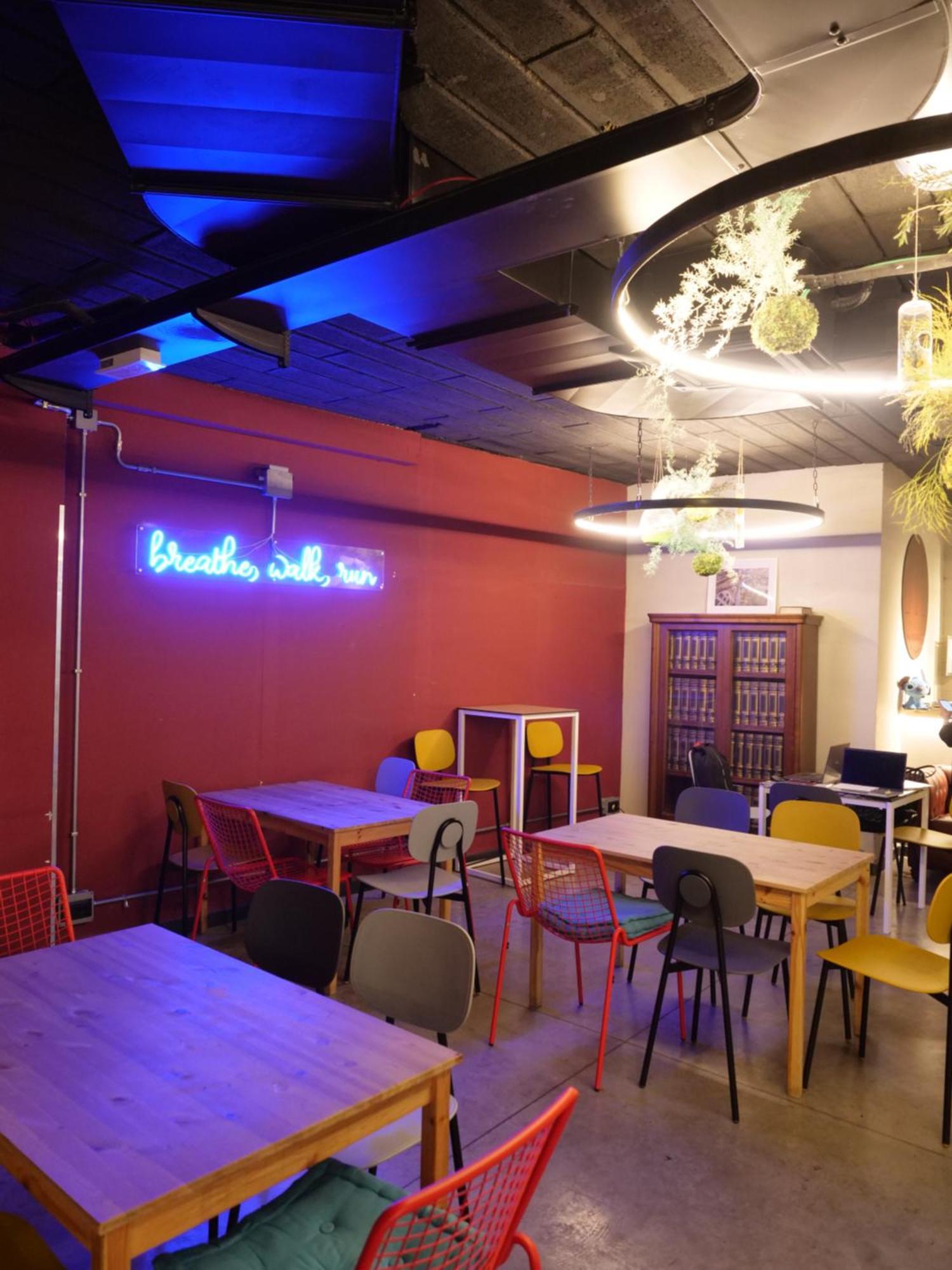 Marathon Hostel Janov Exteriér fotografie